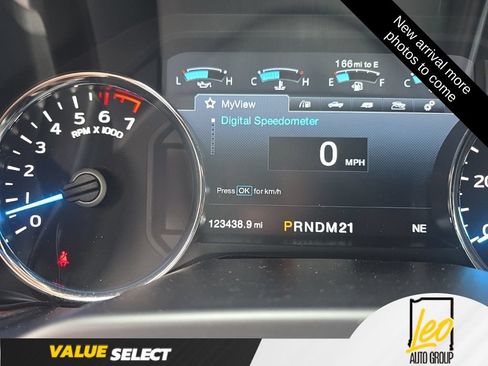 Used 2016 Ford F150 Platinum w/ Equipment Group 701A Luxury AWD/4WD image 5