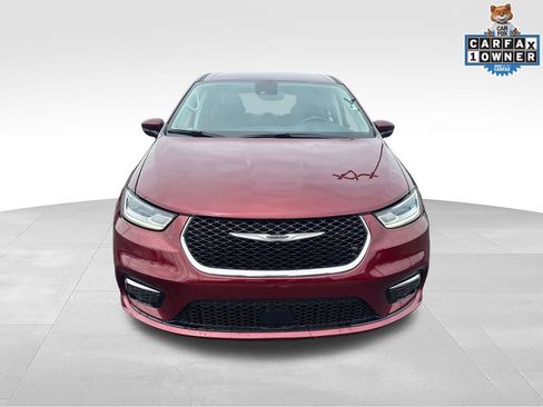 Used 2023 Chrysler Pacifica Touring-L FWD image 8