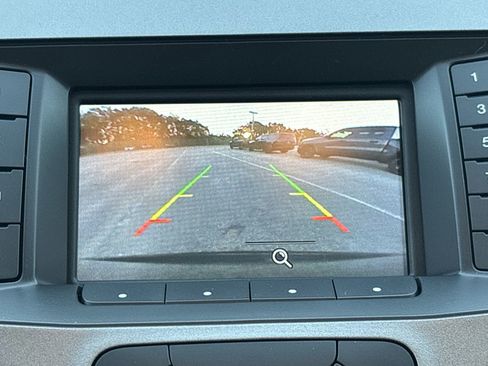 Used 2019 Ford Taurus SE image 21