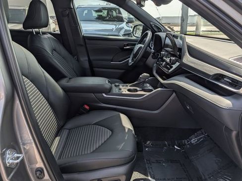 Certified 2026 Toyota Highlander XSE image 34