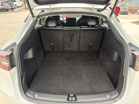 Used 2022 Tesla Model Y Long Range image 6