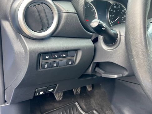 Used 2020 Nissan Versa S FWD image 13