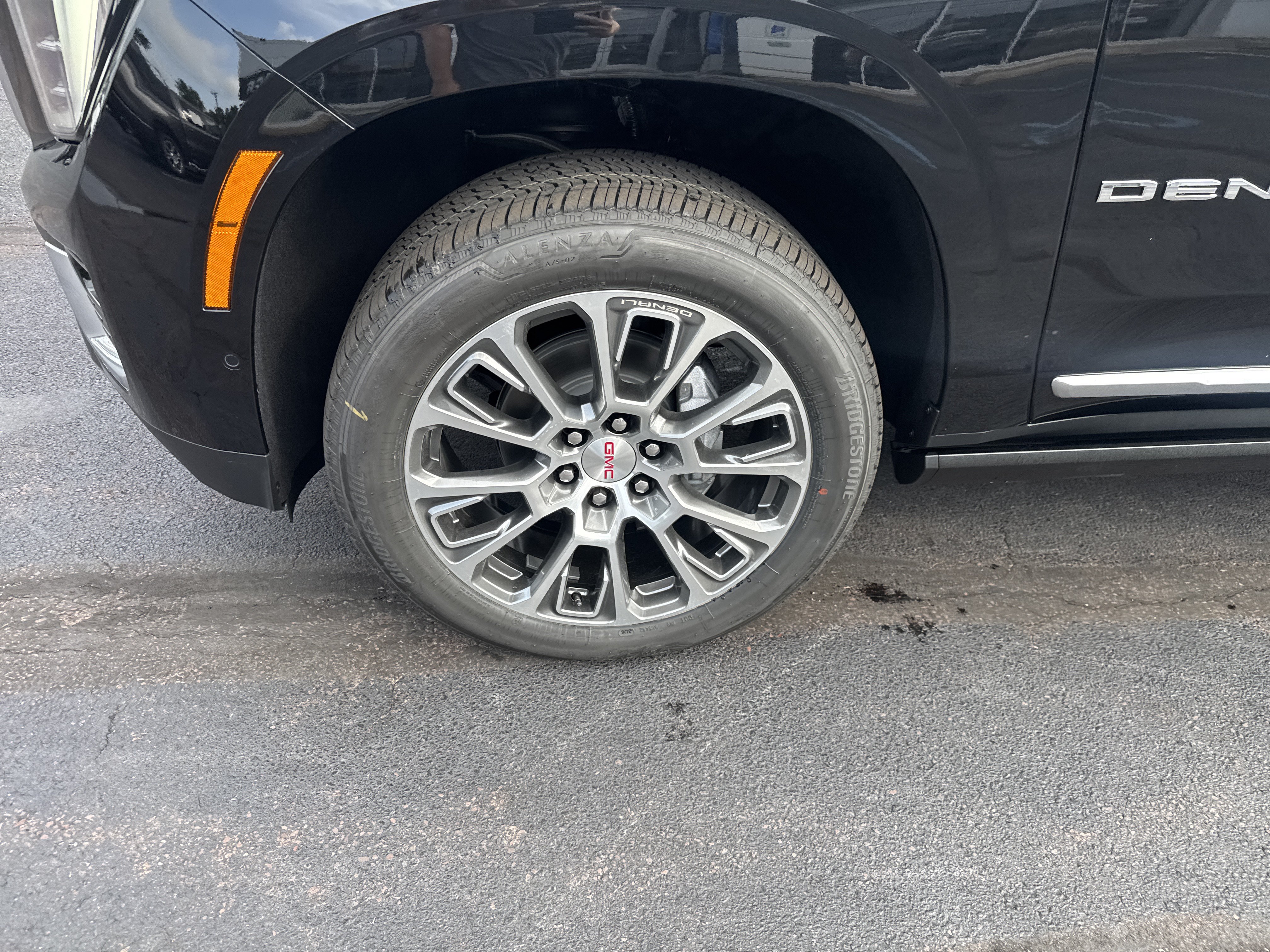 New 2026 GMC Yukon Denali w/ Denali Reserve Package AWD/4WD image 11