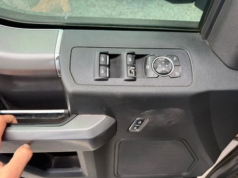 Used 2017 Ford F150 XLT w/ Equipment Group 302A Luxury AWD/4WD image 13