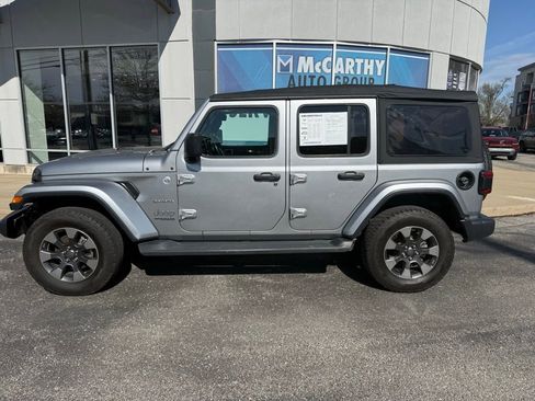 Used 2018 Jeep Wrangler Unlimited Sahara AWD/4WD image 9