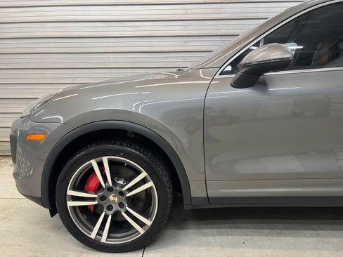 Used 2015 Porsche Cayenne Turbo AWD/4WD image 4