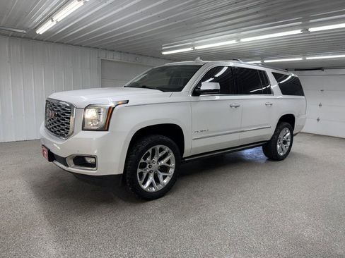 Used 2020 GMC Yukon XL Denali w/ Denali Ultimate Package AWD/4WD image 3