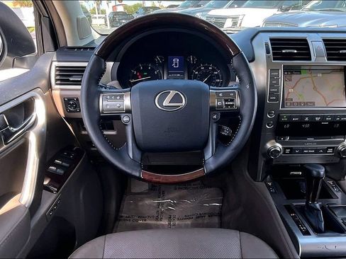 Used 2018 Lexus GX 460 Premium w/ Premium Package AWD/4WD image 7