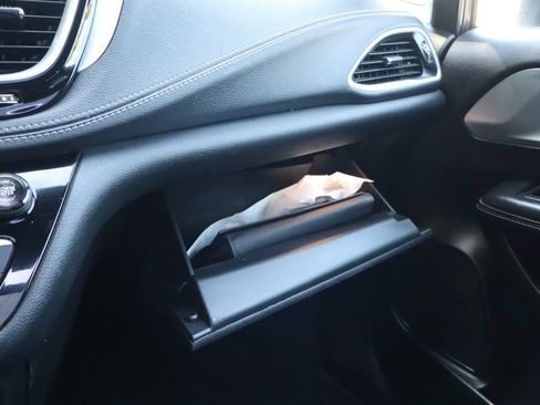 Used 2019 Chrysler Pacifica Limited w/ Advanced Safetytec Group FWD image 38