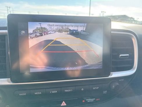 Used 2024 Hyundai Venue SEL image 16