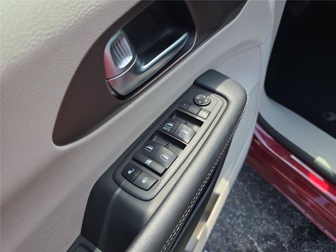 Used 2023 Chrysler Voyager LX FWD image 17