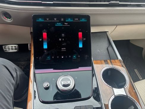 Used 2025 Cadillac Escalade Sport Platinum image 18