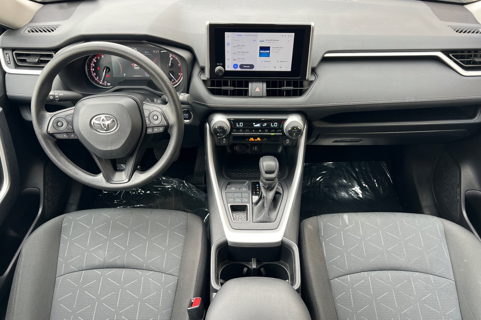 Used 2025 Toyota RAV4 XLE AWD/4WD image 5