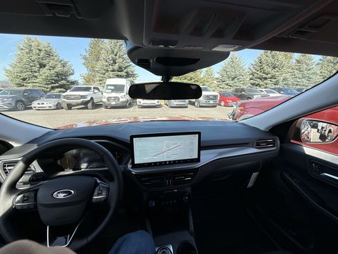 New 2025 Ford Escape SE w/ Class II Trailer Tow Package image 24