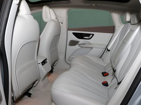 Used 2023 Mercedes-Benz EQE 350+ 4MATIC Sedan image 11