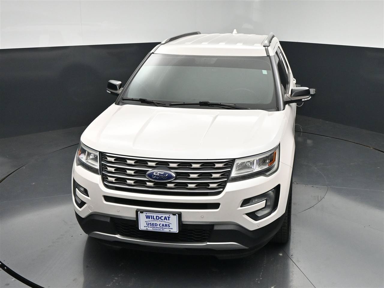 Used 2017 Ford Explorer XLT w/ Equipment Group 202A AWD/4WD image 20