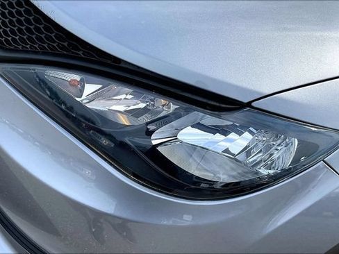 Used 2020 Chrysler Voyager L FWD image 27