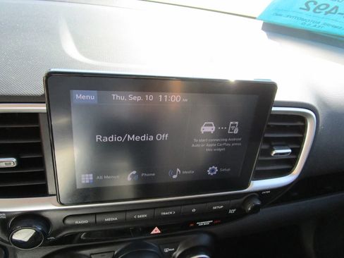 Used 2025 Hyundai Venue SEL FWD image 17