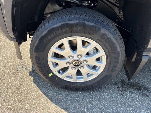 Certified 2026 Toyota Tacoma SR5 AWD/4WD image 11