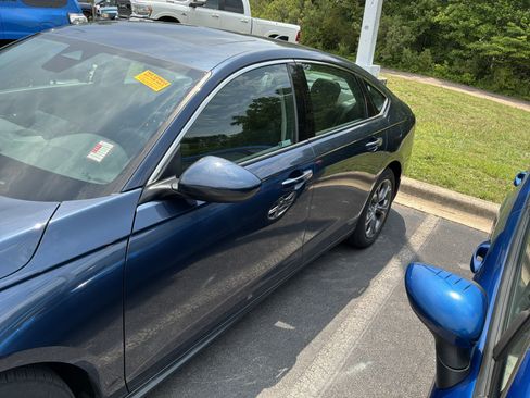 Used 2023 Honda Accord EX image 5