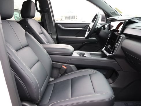 Used 2026 GMC Acadia Elevation w/ Elevation Premium Package AWD/4WD image 9