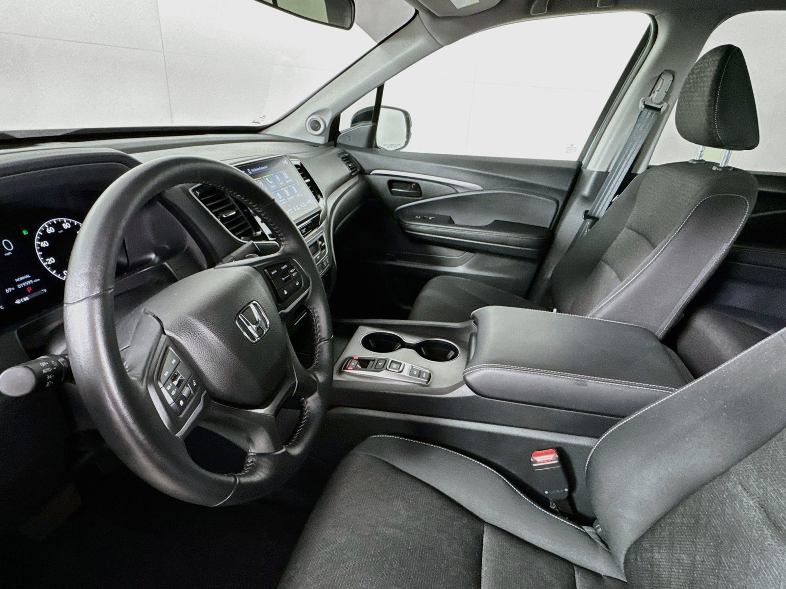Used 2025 Honda Ridgeline Sport image 9