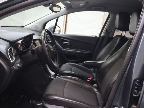 Used 2022 Chevrolet Trax LT w/ Driver Confidence Package AWD/4WD image 17
