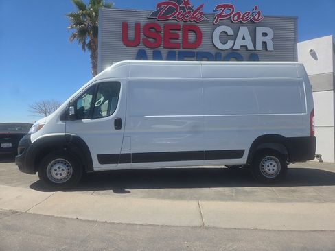 Used 2024 RAM ProMaster 2500 w/ Premium Convenience Group image 3