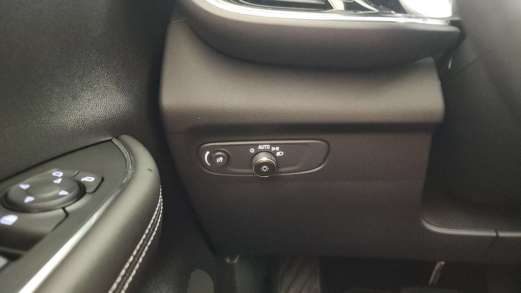Used 2023 Buick Envision Essence FWD image 21