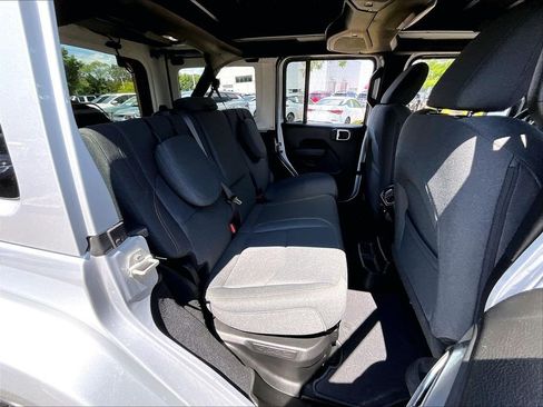 Used 2024 Jeep Wrangler Unlimited AWD/4WD image 16