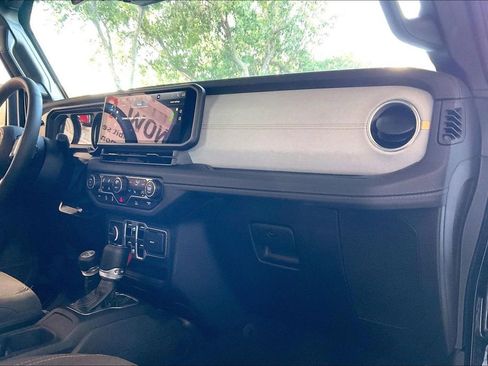 Used 2025 Jeep Wrangler Unlimited Sahara AWD/4WD image 22