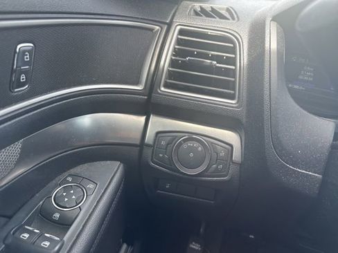 Used 2018 Ford Explorer XLT w/ Equipment Group 201A FWD image 20