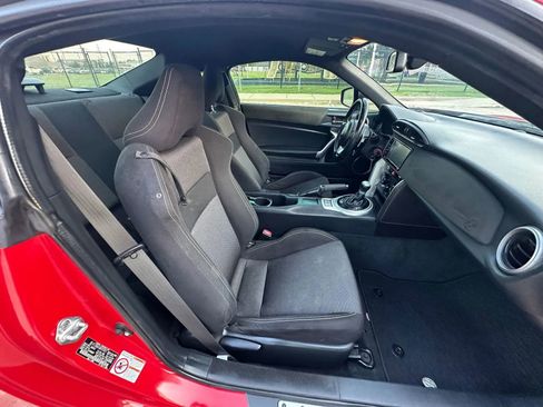 Used 2019 Toyota 86 RWD image 21