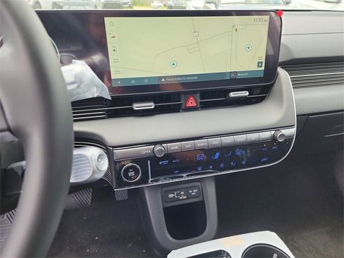 New 2025 Hyundai Ioniq 5 SE image 18