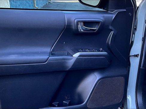 Used 2022 Toyota Tacoma TRD Off-Road image 21