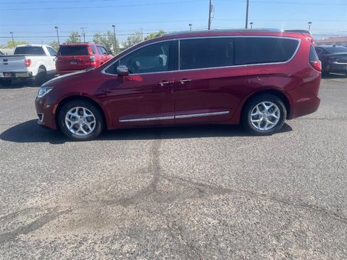 Used 2020 Chrysler Pacifica Limited FWD image 6