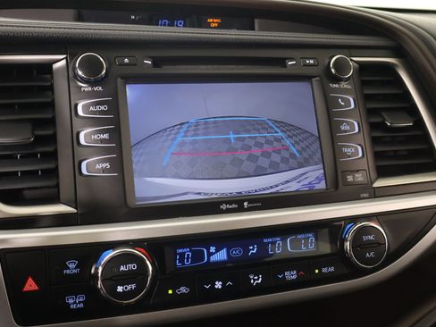 Used 2015 Toyota Highlander XLE FWD image 6