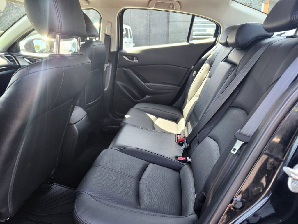 Used 2018 MAZDA MAZDA3 Grand Touring FWD image 16