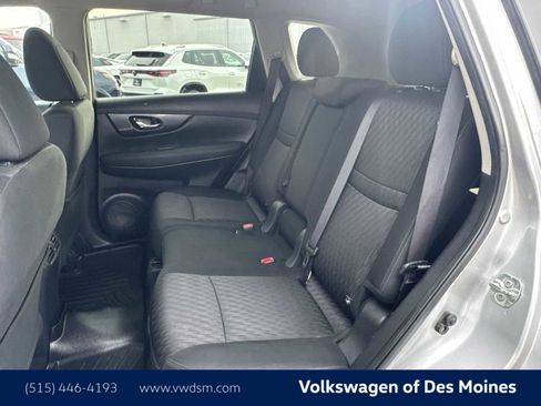 Used 2018 Nissan Rogue SV image 12