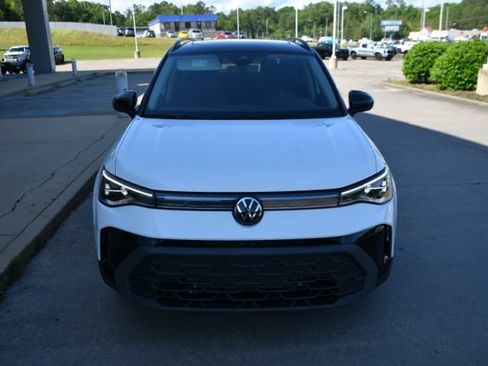 Used 2025 Volkswagen Taos SE w/ Taos MDO Package FWD image 8