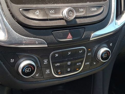 Used 2018 Chevrolet Equinox Premier FWD image 11