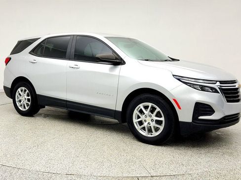 Used 2022 Chevrolet Equinox LS image 3