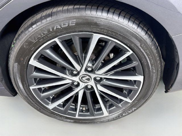 Used 2024 Lexus ES 300h w/ Premium Package FWD image 32