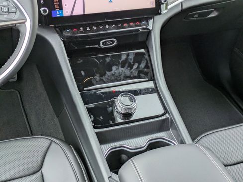 New 2026 Jeep Grand Cherokee Limited w/ Luxury Tech Group II RWD image 17
