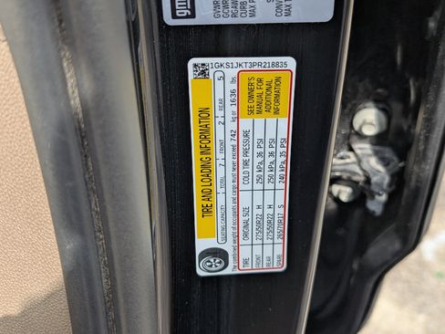 Used 2023 GMC Yukon XL Denali RWD image 40