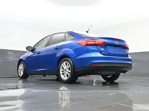 Used 2018 Ford Focus SE w/ SE Winter Package FWD image 24