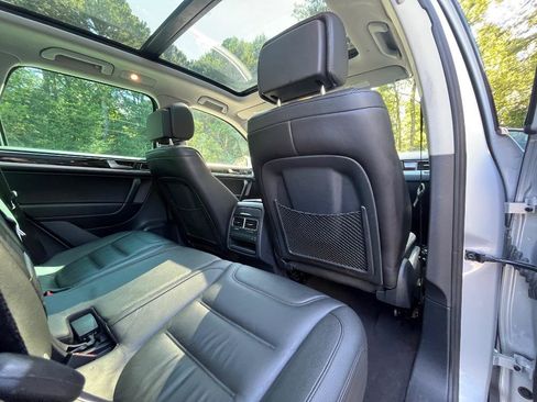Used 2013 Volkswagen Touareg Executive AWD/4WD image 41