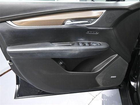 Used 2017 Cadillac XT5 Platinum image 40