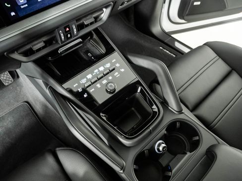 New 2026 Porsche Cayenne AWD/4WD image 18