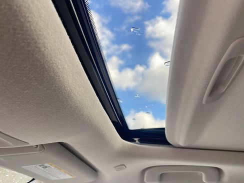 Used 2023 Toyota Corolla Cross XLE w/ Convenience Package image 21